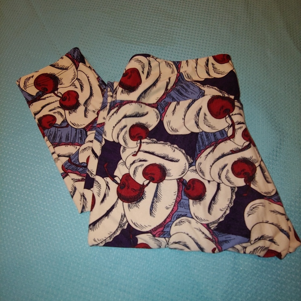 Lularoe Cherry Cupcake Leggings One Size So Cute